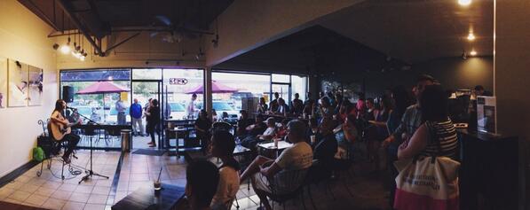 avidcoffee's tweet photo. Packed out the doors for some wonderful music tonight #avidlive #shamina http://t.co/uVivJzWwbH
