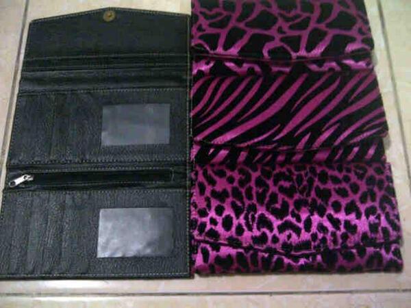 FebyliaCollect_'s tweet image. Dompet Custom color: pink hrga 95rbu (exclude ongkir ke rmh) #jualanku #jualankaka #dompetcustom #cheap #bestquality