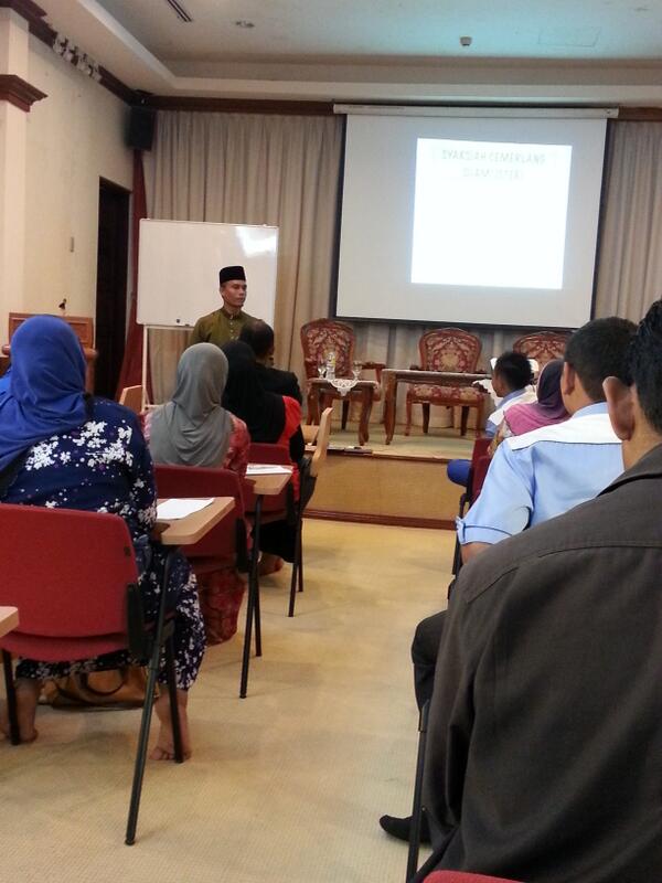 JpamKualaMuda's tweet photo. Syaksiah cemerlang suami isteri @Moqta70 @NumiSuriya @jpamkedah @JPAMtwiter @RajaAlhakim @SaifuddinJPAM http://t.co/NFjPhvOtTO