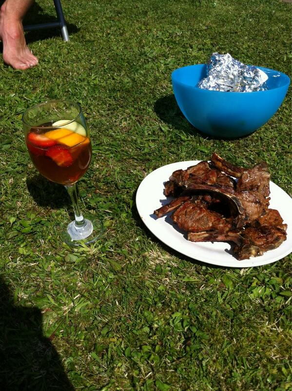 jo_thomas_84's tweet photo. Pimms o'clock #FamilyTime #bbq #relaxingweekend http://t.co/gXHUAF2GSr