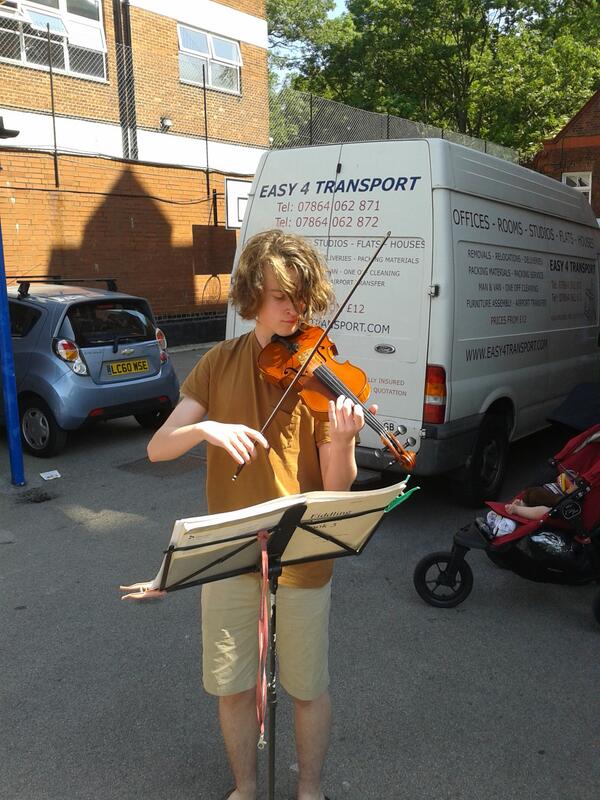 Come down to <a href="/Londonfarmers/">LondonFarmersMarkets</a> to see @conorcarleton busk for LSSO <a href="/QueensParkComm/">Queens Park | Kensal</a>  #riseguide