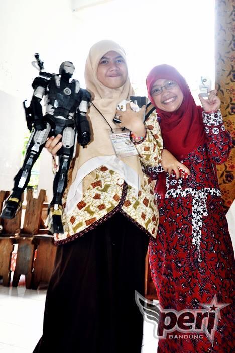 iron man papercraft with....