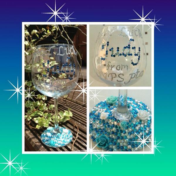 LorraineSparkle's tweet photo. One of our 'huge' glasses #womaninbiz #gossipgirls #handmadehour #personalised #custom #sparkly #bling http://t.co/zGKwngo67Y
