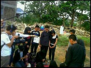 yayattt_tanoe's tweet photo. Ingat pas syuting pendek bersama anggota @teatersmadas HaHaX_x=)) http://t.co/wawUkV1Di0