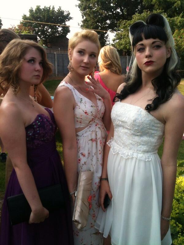 izzybateman's tweet image. #notmodels #casual #caughtusoffguard @jonithepony @clementinepye