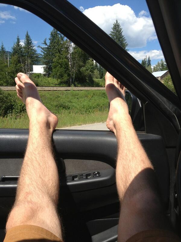kvick25's tweet photo. Trapped on the #numberone #roadclosed #anyonewantabudlight http://t.co/ib6J4TWDgu