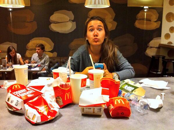 elenapellaniz's tweet photo. Buena cenita en mc donalds! http://t.co/0DUnPjXDIg