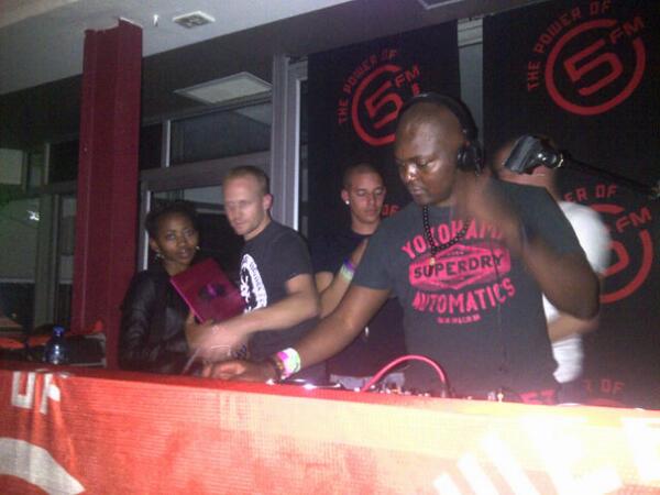 DaniellaGalante's tweet image. @euphonik @MsCosmoDJ #dbn5 @5FM #JoeCools