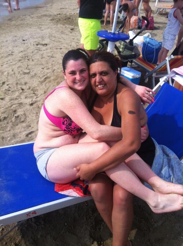 veronicarosso1's tweet photo. chi scoperesti luciana o susy come e dove fare sesso http://t.co/LcNL8I2Il0