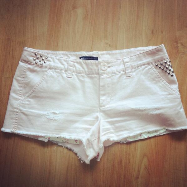 Urbansize_stgo's tweet image. Shorts rosados #pink con tachas plateadas, talla 36. #reciclaje #ropa #fashion #stgo #vinadelmar