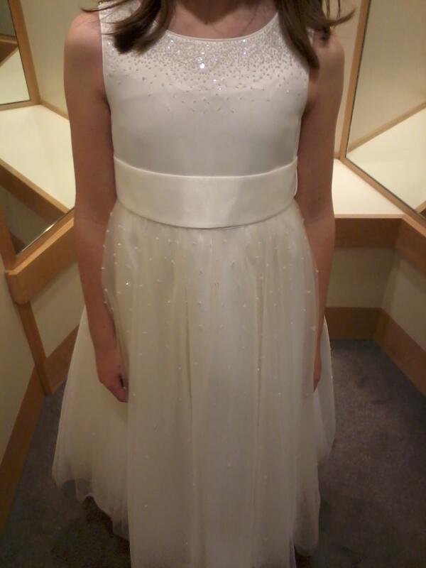 HannahD2210's tweet photo. Im going to be a flower girl http://t.co/sW0CItX3rm