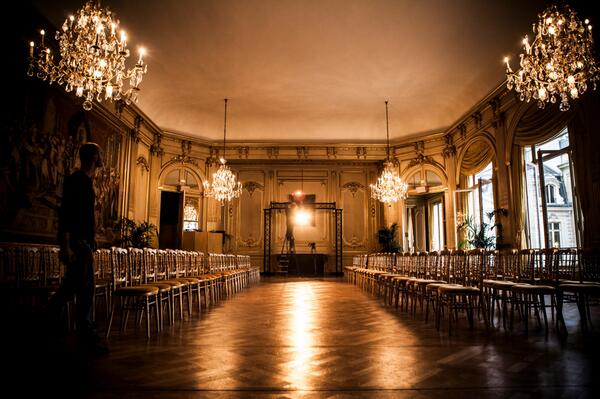 Paris Fashion Week Show location... photos soon ! #defile #couture #paris #PFW #legends