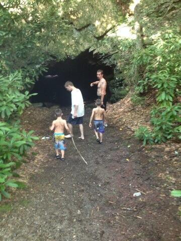 iPaintYouFace's tweet photo. Bear caves http://t.co/LHVI2DFKA0