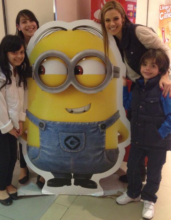 LuzElenaGlez's tweet photo. Como disfruto la compañía de mi sobrina, mi ahijada y mi hijo! Ir al cine es un placer!  Amooo a los niños😍 http://t.co/4cMXT86x2Y