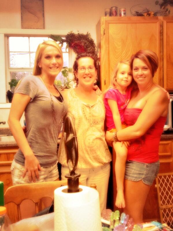 DottieWilson84's tweet photo. 3 generations of beautiful ladies! Mom, big sis, and my gorgeous lil' niecie - Persephany! I'm the tall freak 😱 http://t.co/aPSAIJnJ0p