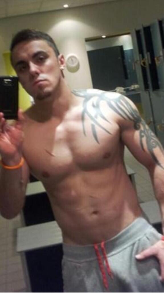 davelou2's tweet photo. #greyjoggers http://t.co/huTHVRKk84