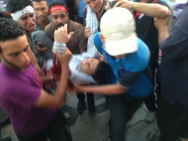 Cairo67Unedited's tweet photo. **BREAKING** 1 of  #MB injured being brought into Raba3 Field hospital . #Egyptian blood on either side is precious
https://t.co/ajDx8uApjU