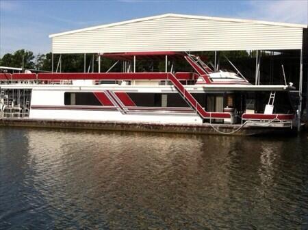MarkWilliams51's tweet photo. What's up. What do u -all think of this house boat http://t.co/fUNxaRXMX7