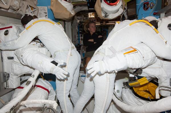 lionelferra's tweet image. cuddling your spacesuit? A nice way to check it out… #exp36 #volare @astro_luca @AstroKarenN supervises :)