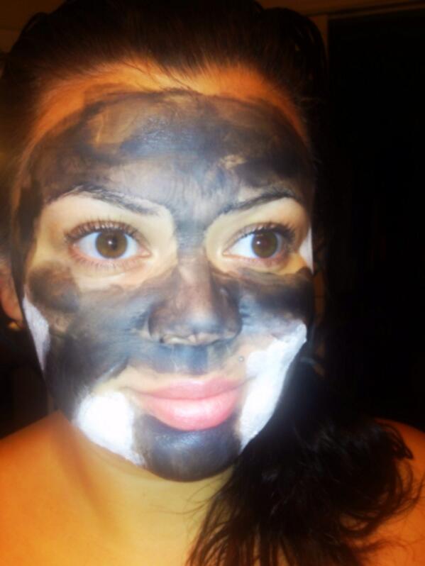 TxBeautyMarisol's tweet photo. Multi-masking with multi-tasking masks.  @Origins @ojon #outoftrouble #clearimprovement #restorativehairtreatment http://t.co/dNGXvAqbRE