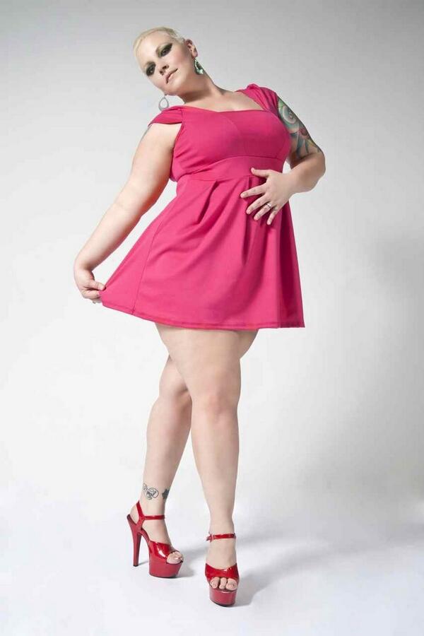 PlusModel411's tweet image. For HippyVixen, every walkway is a runway!