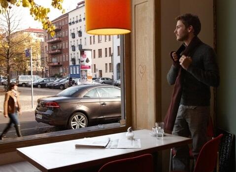 DanielBruhlAll's tweet photo. ¿Quién anuncia un coche con Daniel Brühl en primer plano? ¿Son tontos? ¿Nadie lo ha pensado? ¿O el coche es Dani? http://t.co/LOguQgmqVR