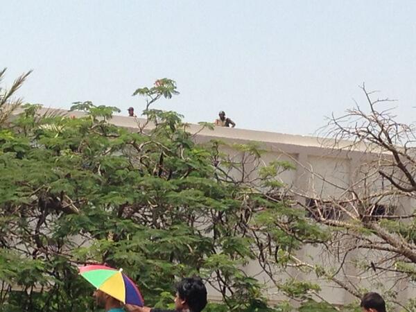 BoothWilliam's tweet photo. Soldiers behind sandbags on rooftop above muslim brotherhood stand off #egypt http://t.co/kSuXuUd7YT