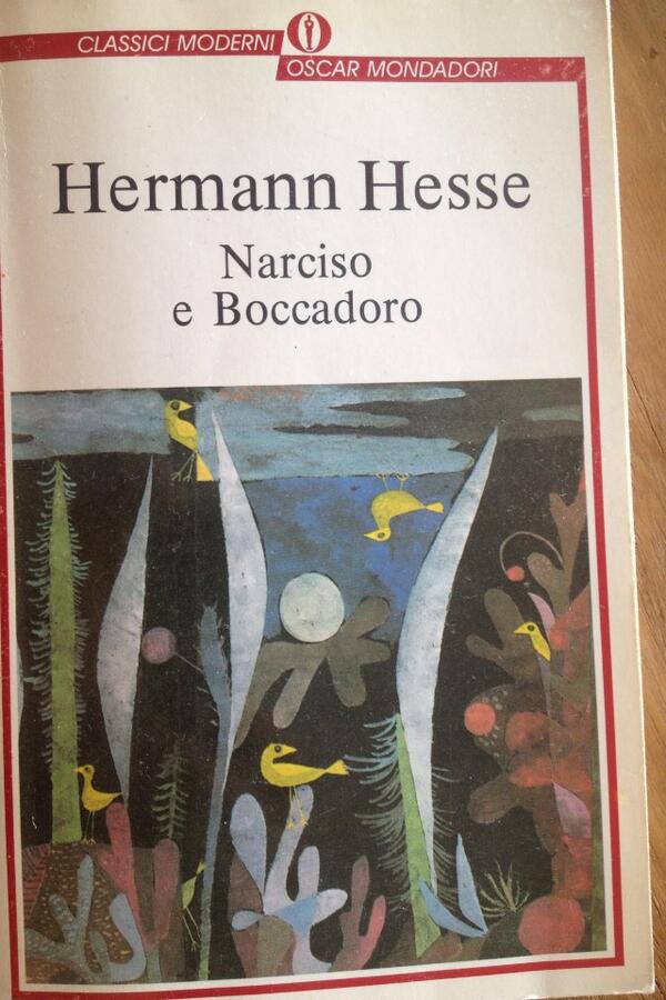 Fabiovoloo's tweet photo. Ho ritrovato il libro di cui mi ero innamorato da ragazzino. Bello vedere cosa avevo sottolineato. La vita http://t.co/AFPxYLuhYe