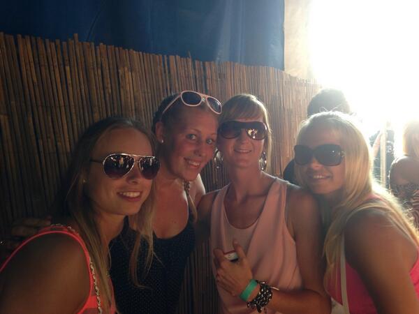 steffytjee's tweet photo. Heerlijk weekendje gehad!! Eindelijk weer is naar een buitenfeestje geweest xxx http://t.co/1kw2QWaaxt
