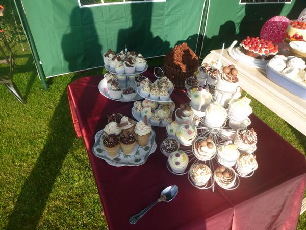 hbhol20's tweet photo. @boss_cakes thanks for my amazing cakes on Saturday! http://t.co/7BTMfH7rj5