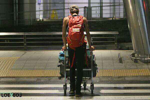 verygoodU's tweet photo. "@INFIzest: 설레이는 성열오뻐 뒷테... http://t.co/fqwuN1Hmw6" 난왜이리씁��해보이지....우울해서그른가?ㅋㅋㅋㅋ