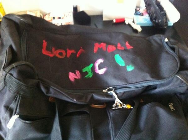 LioraMoll's tweet image. Au moins comme sa je suis sur de pas la perdre ! #eeif #valise #faudraitcommencer #90