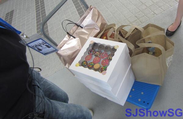 2 Marble butter cakes and 2 pandan chiffon cakes! Thank you for all the effort u put in for baking these items!
