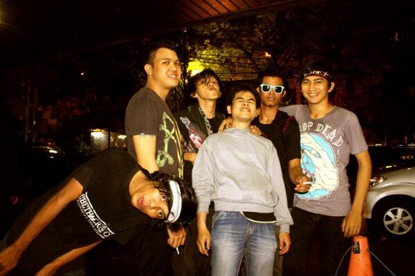 aazuddi's tweet photo. Cadas! RT "@LC_GERDEP: @Yaday_RoCkz @tonirtf @jeanrendy @aazuddi @djatdjoot @pirlyilly kwkwkwk http://t.co/Phcu0xWCr7"