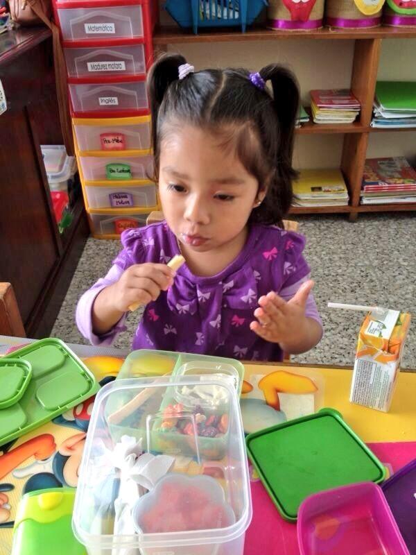 Mi ivanna!! En su redacción en el primer Dia de colegio!! La Amo...