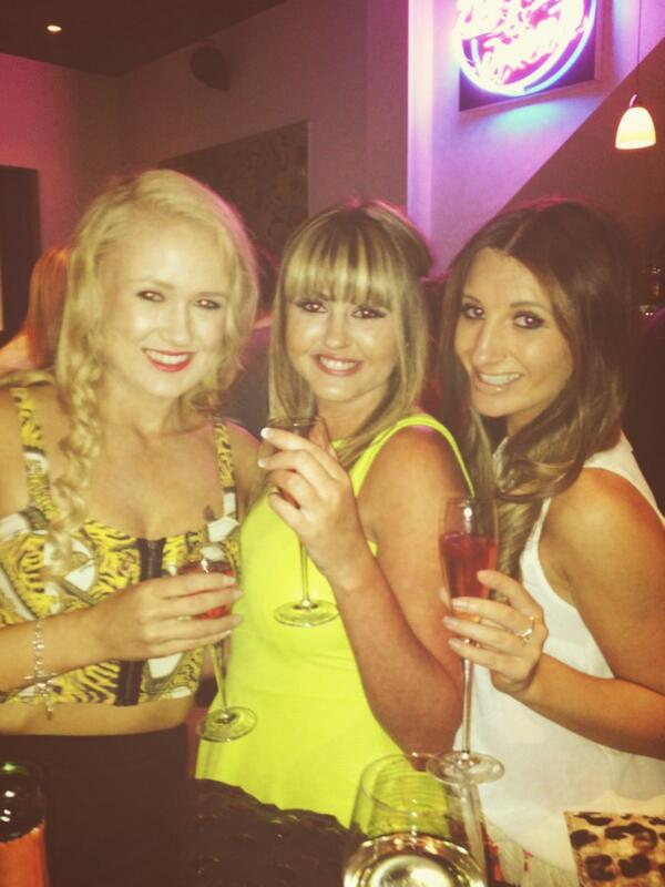 RoxyLouX's tweet photo. Love my girls very much ❤❤❤ @julessimps @EmilyDenley http://t.co/hm3gZCS6dI