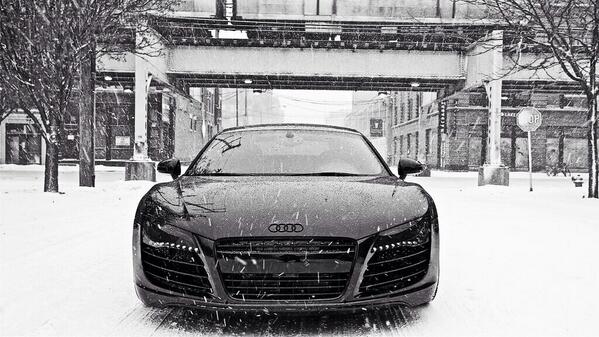 TheDocApp's tweet photo. Blacked out Audi R8 http://t.co/qEZ5LTdLDA