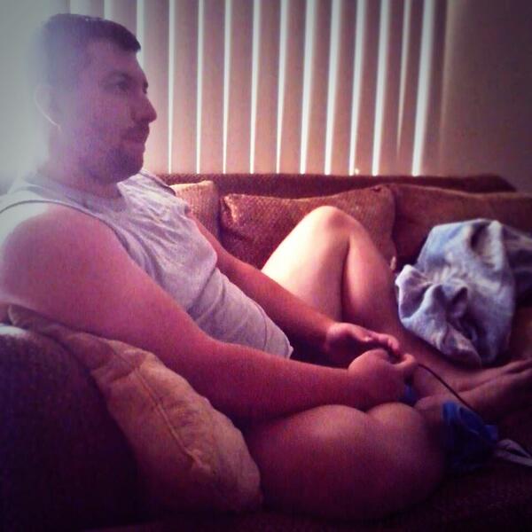 husbear's tweet image. Thank you @VoiceOfKoda for taking a pic of me playing @ElderScrolls using the #PS3 controller! #cubster #awesomemod