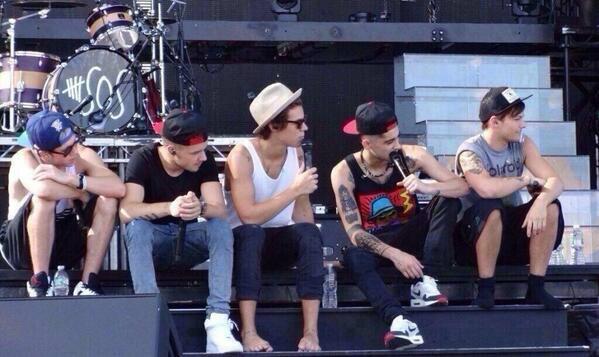 on_cloudniall's tweet photo. snapback snapback *hipster ass fedora* snapback snapback http://t.co/IYLTH7FhCB