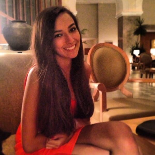 Gsyme1's tweet image. Won't see her for two whole stupid weeks.... 😔#summerproblem