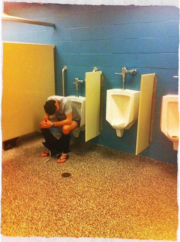 Anewtimelow's tweet image. Hahahaha calum! #justcasually