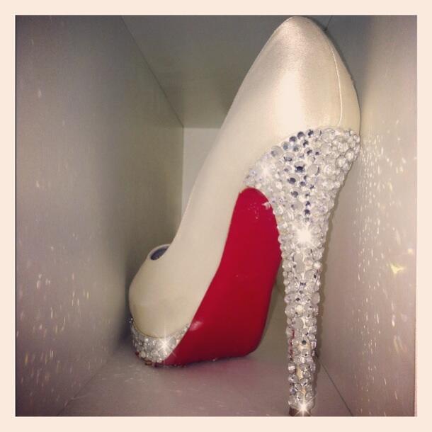 Lee-Ann Liebenberg on X: Here are my custom wedding shoes for SHOESDAY!  Diamonds on the soles of her shoes. #Louboutin  / X