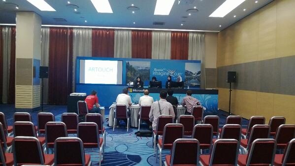 MSPSMT's tweet photo. Qspark team from Qatar is in Q&amp;A #imaginecup #mspsmt http://t.co/J5GDjMjDmE