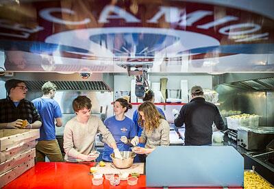 09.07 Reportage presse Gourmet Food Truck pour Phosphore. Eric Larrayadieu dp1.fr/Photographes-p…