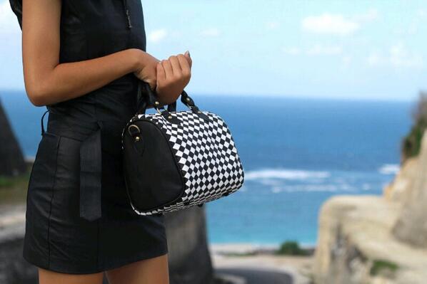 hartatiku's tweet photo. Lamb woven speedy bag.ceck koleksi lainnya di http://t.co/zYSP4WE3NR http://t.co/hilFaD0wAk