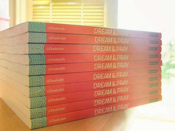 Sahabat, untukmu yang percaya sama keajaiban usaha dan doa. Buku #DreamAndPray