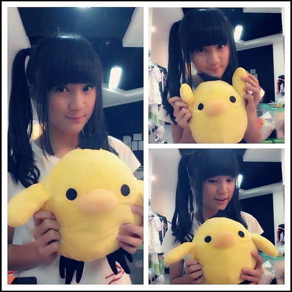 CindyGullaw48's tweet photo. "ciwgull: @V_BTS95 tuh tak kasih boneka :< http://t.co/M4gb7M2SRD"