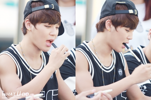 BTSARAB's tweet photo. 130706 جي مين (4) @ Cheongnyangni Fansign cr:What U do http://t.co/gCZgVSPaDd