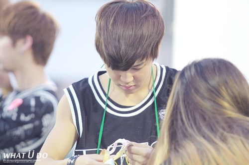 BTSARAB's tweet photo. 130706 جي مين (6) @ Cheongnyangni Fansign cr:What U do http://t.co/WqHOCJ29bt