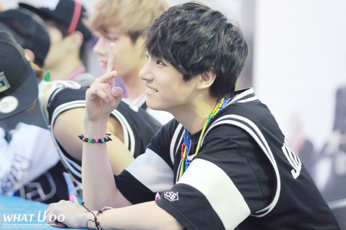 BTSARAB's tweet photo. 130706 جونغ كوك (7) @ Cheongnyangni Fansign cr:What U do http://t.co/qaeMLWztGo